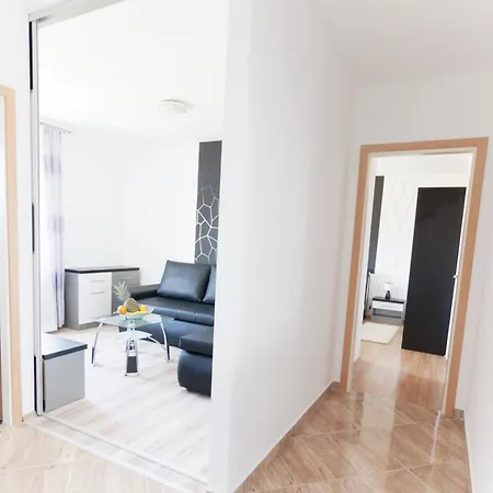 Toka Apartment *