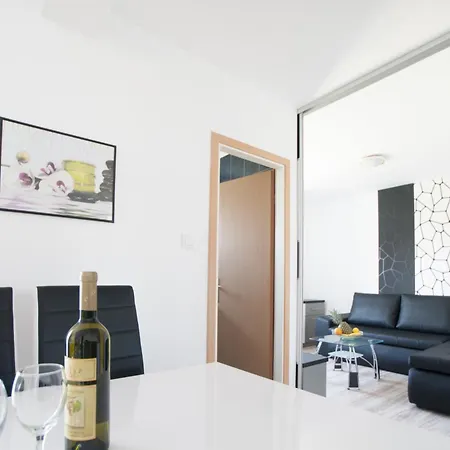 Apartment Toka *